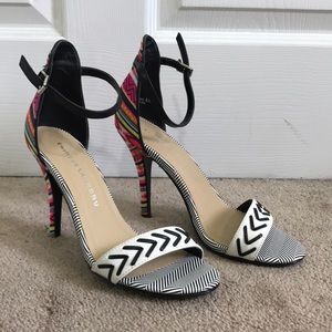 NIB Chinese Laundry Open Toe Printed Heel 8.5